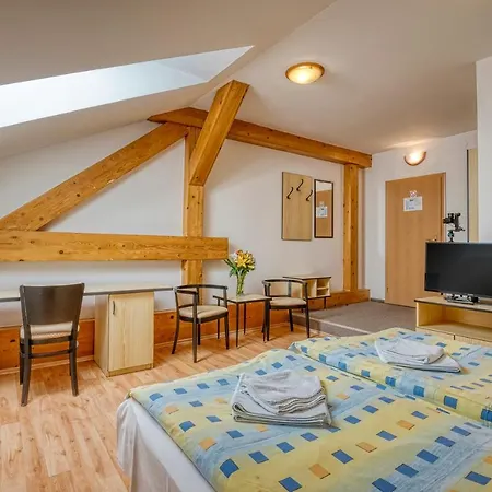 Otel Skoliace Stredisko Ives Kösice