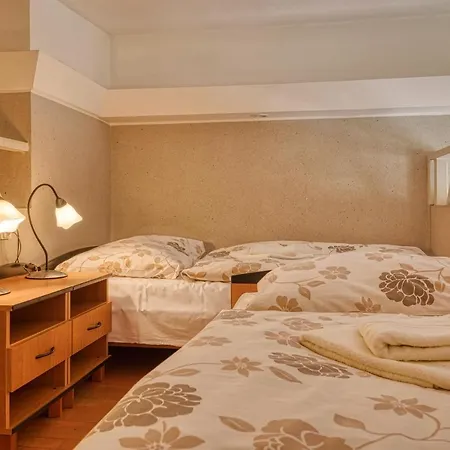 Otel Skoliace Stredisko Ives Kösice