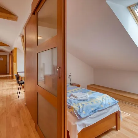 Otel Skoliace Stredisko Ives Kösice