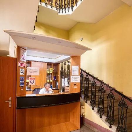 Skoliace Stredisko Ives Hotell *