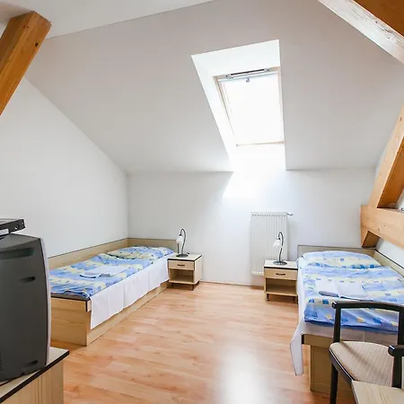 Skoliace Stredisko Ives Hotell *