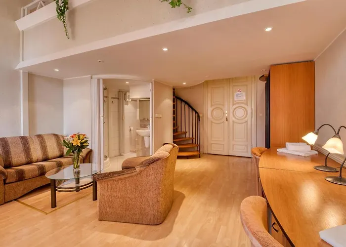 Skoliace Stredisko Ives Otel *