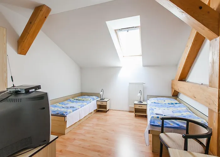 Skoliace Stredisko Ives Otel *