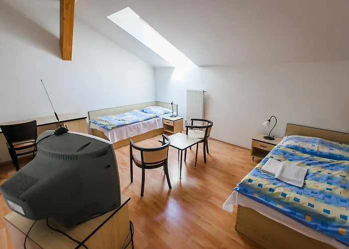 Otel Skoliace Stredisko Ives *